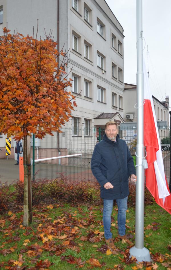 Maszt z flagą Polski w ramach projektu "Pod Biało-czerwoną"