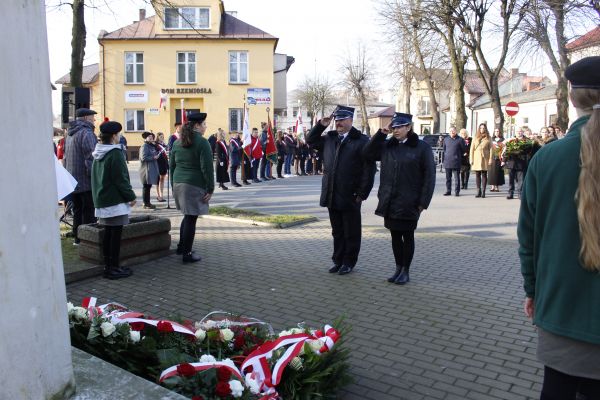 Obchody 11 listopada, złożenie wieńców przez władze krajowe, powiatowe i miejskie pod pomnikiem "Bohaterom poległym w walce...